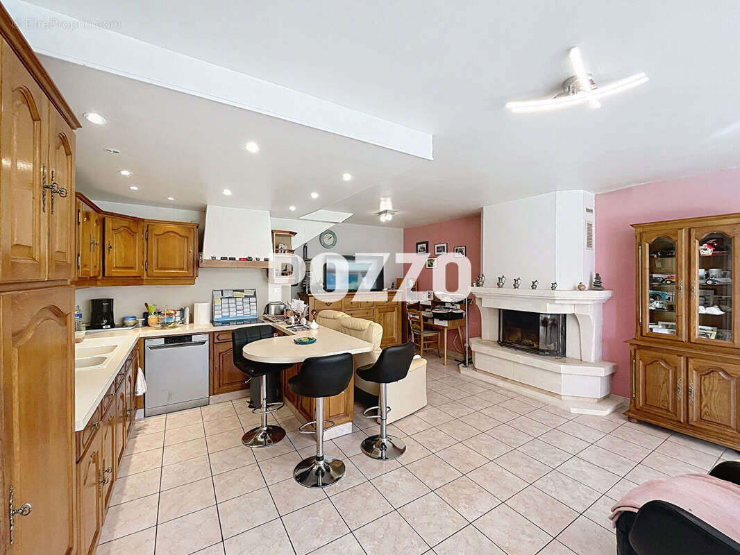 Maison à CONDE-SUR-VIRE