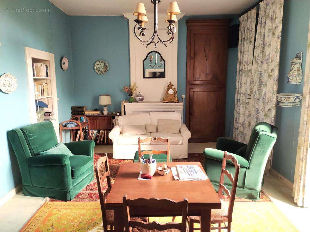 Maison à VILLEBOIS-LAVALETTE