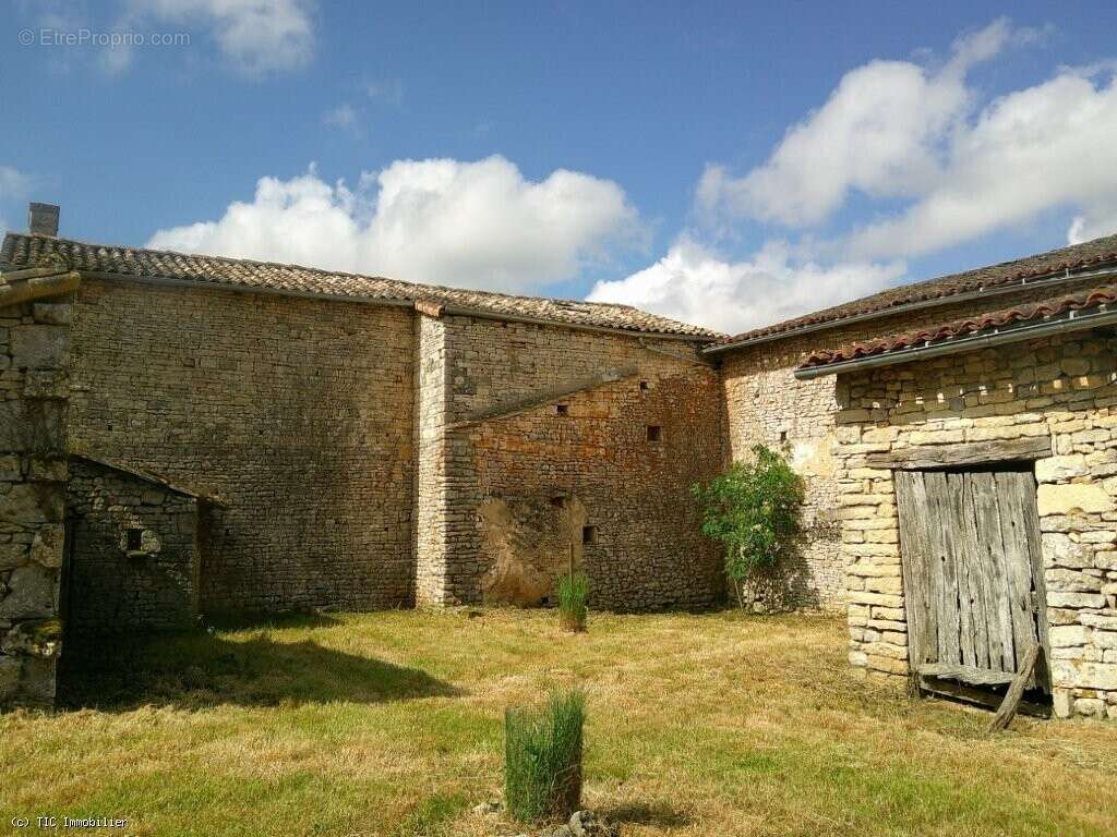 Maison à LEZAY