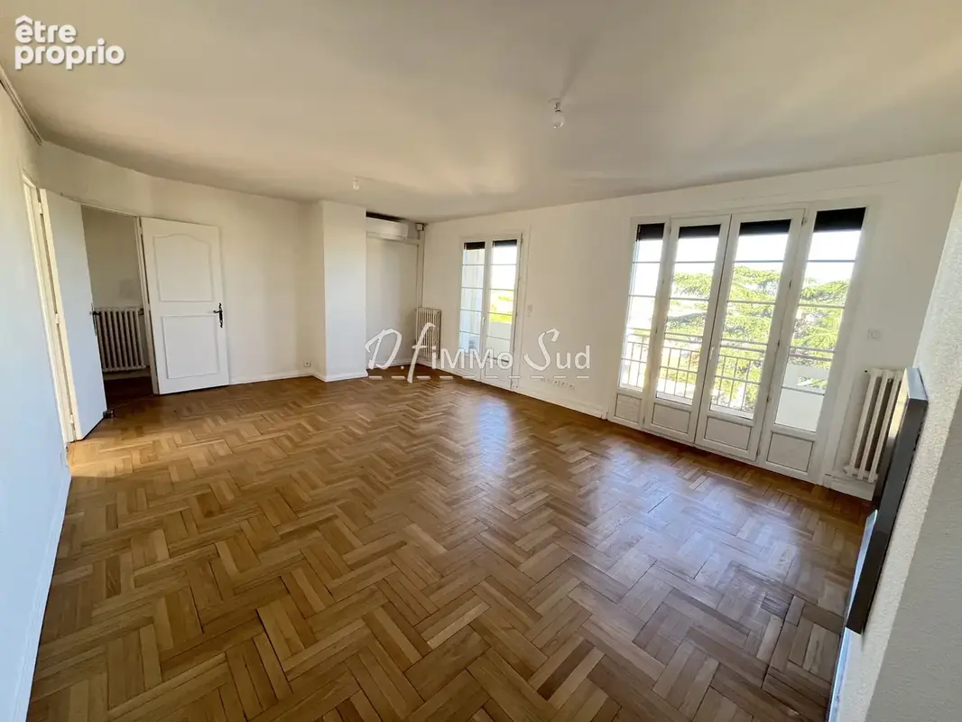 Appartement t4 de 110 m2 - ascenseur - terrasses - cellier - garage - photo 4