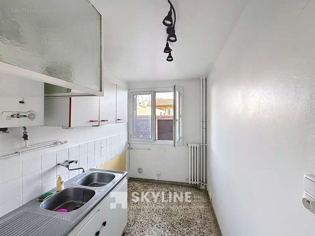 Appartement à MARSEILLE-4E