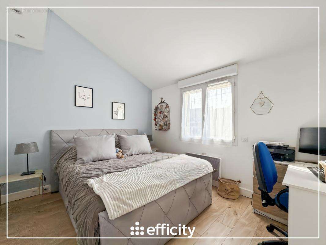 Maison à CHAMPS-SUR-MARNE