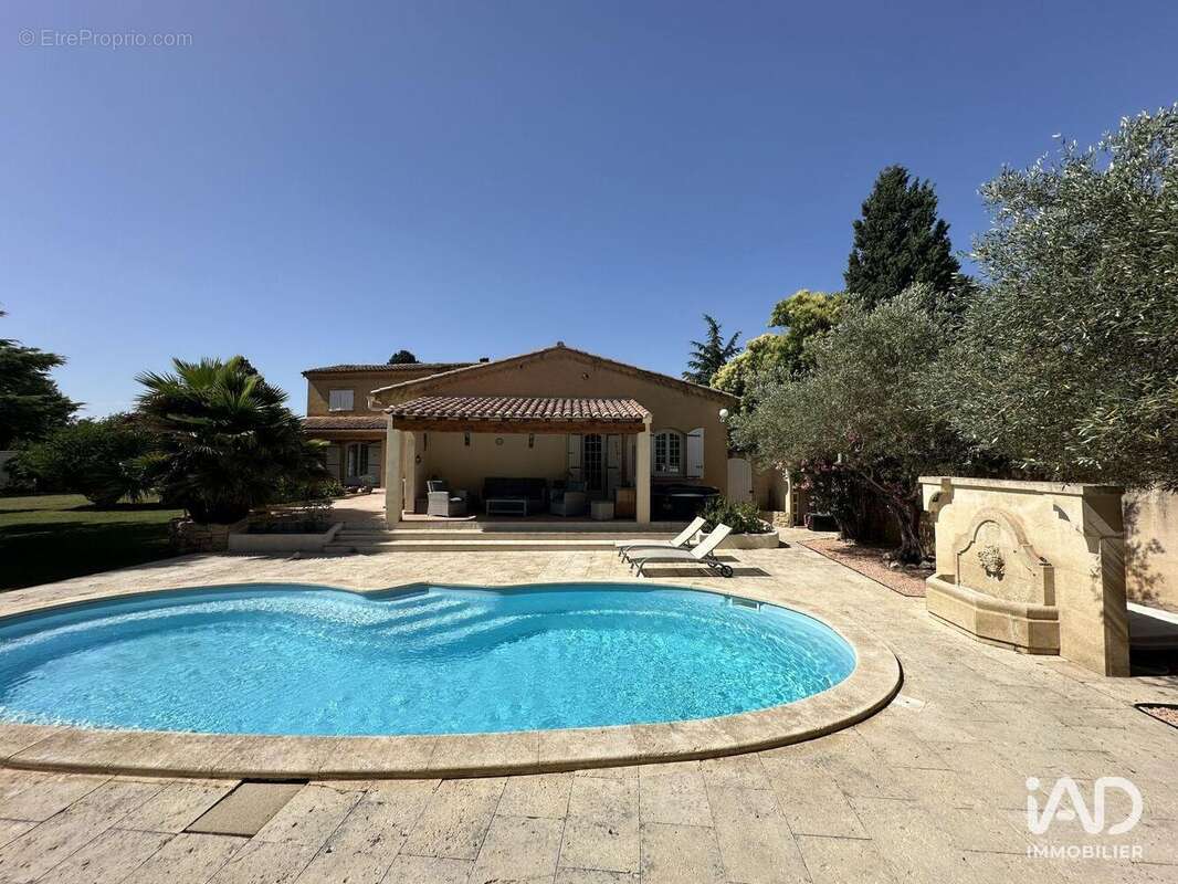 Maison 229 m² à Morieres-Les-Avignon  - photo 3