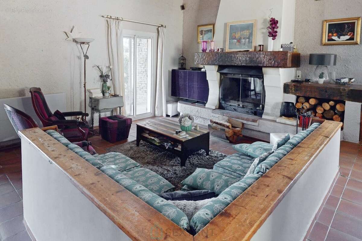 Maison à SAINT-MITRE-LES-REMPARTS