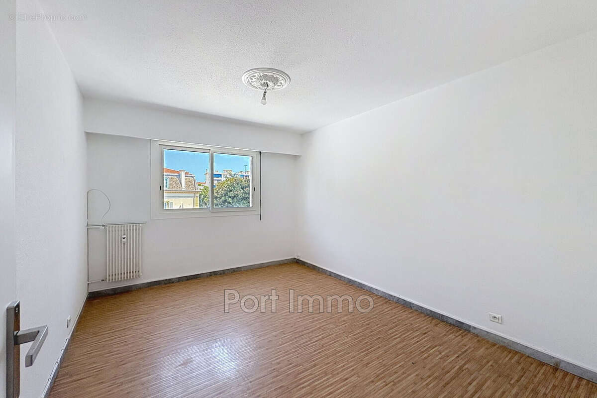 Appartement 94 m² à Cagnes-Sur-Mer  - photo 9