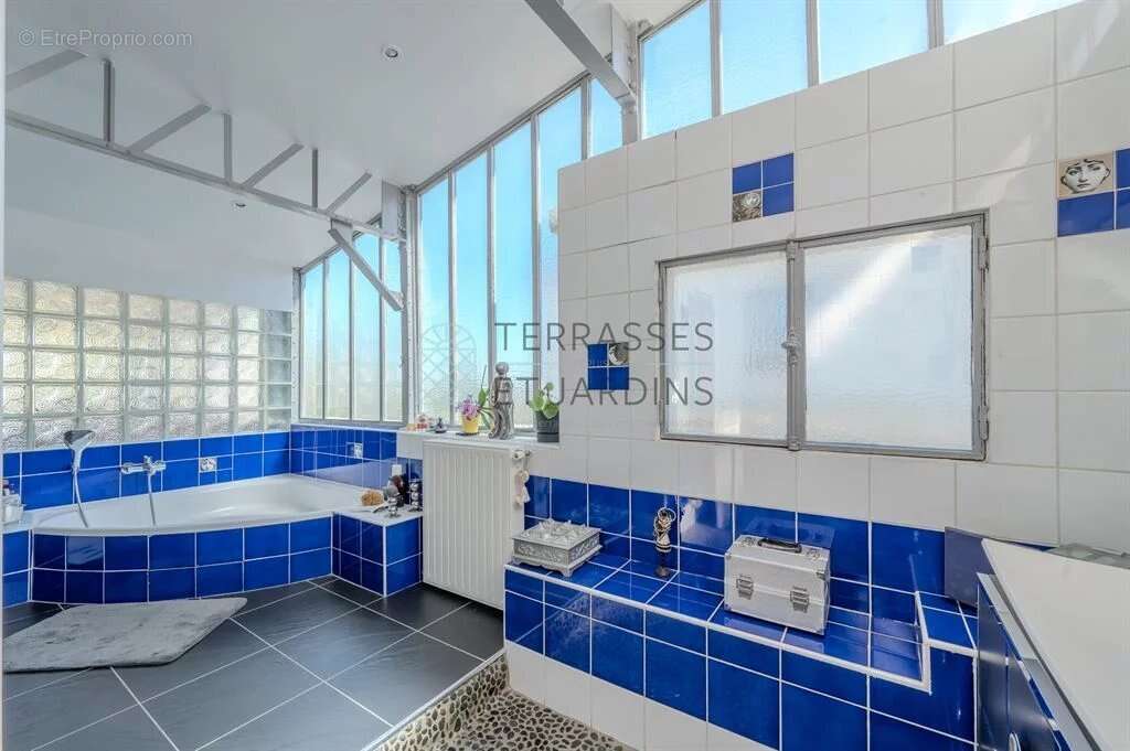 Appartement à ISSY-LES-MOULINEAUX