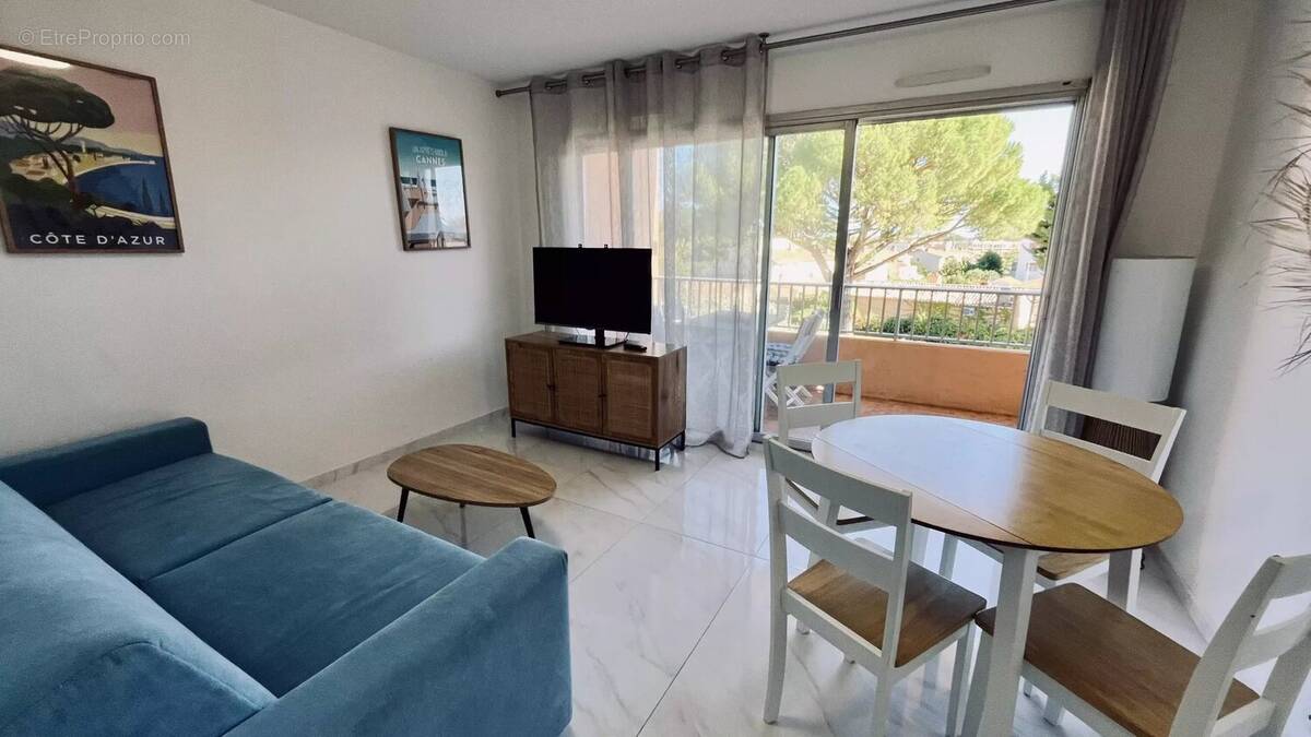 Appartement à VALLAURIS