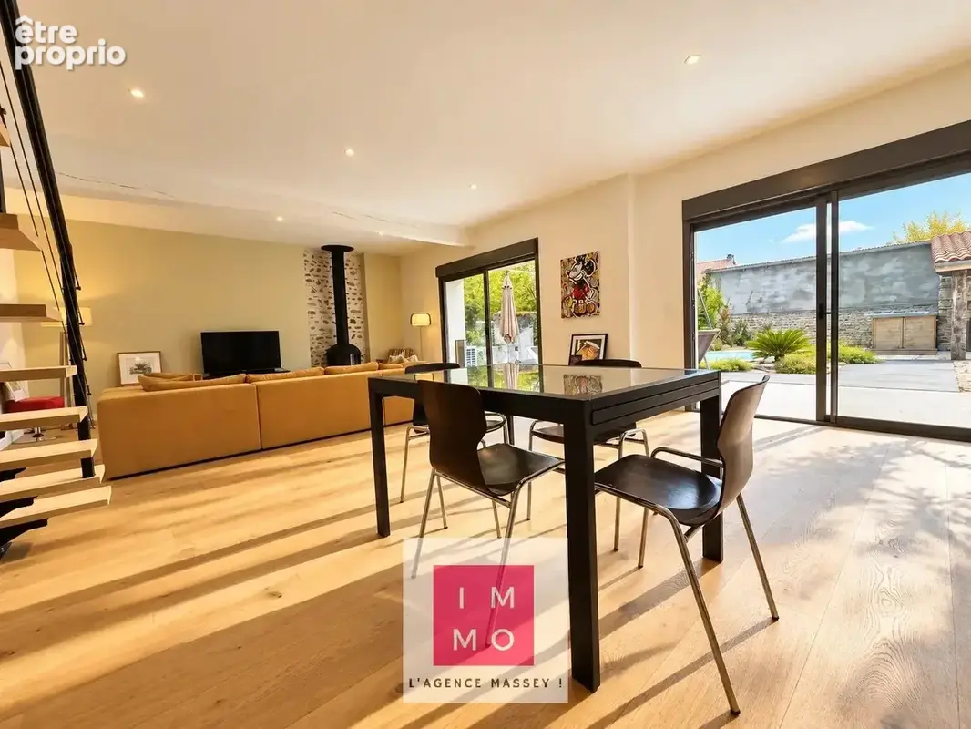 Caractère, charme & esprit contemporain — une demeure de 180 m² à la rénovation très récente, proche des commodités - photo 8