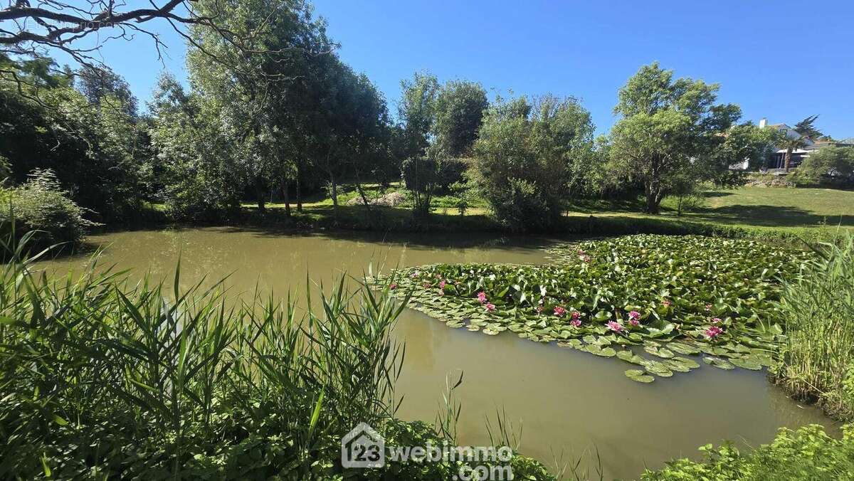 Espace naturel privée. - Terrain à JARD-SUR-MER