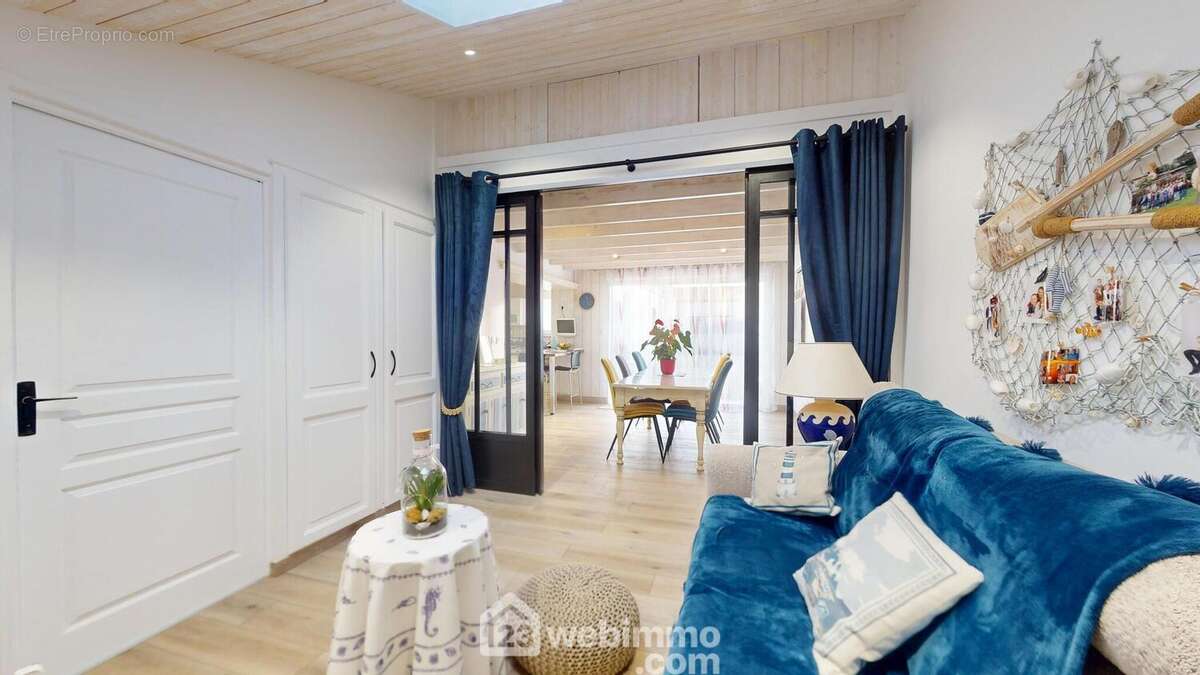 Salon à côté de la salle à manger. - Maison à JARD-SUR-MER