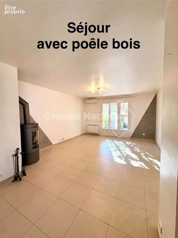 Maison de ville avec cour sur SORGUES, séjour/cuisine équipée, 3 chambres et climatisation - photo 5