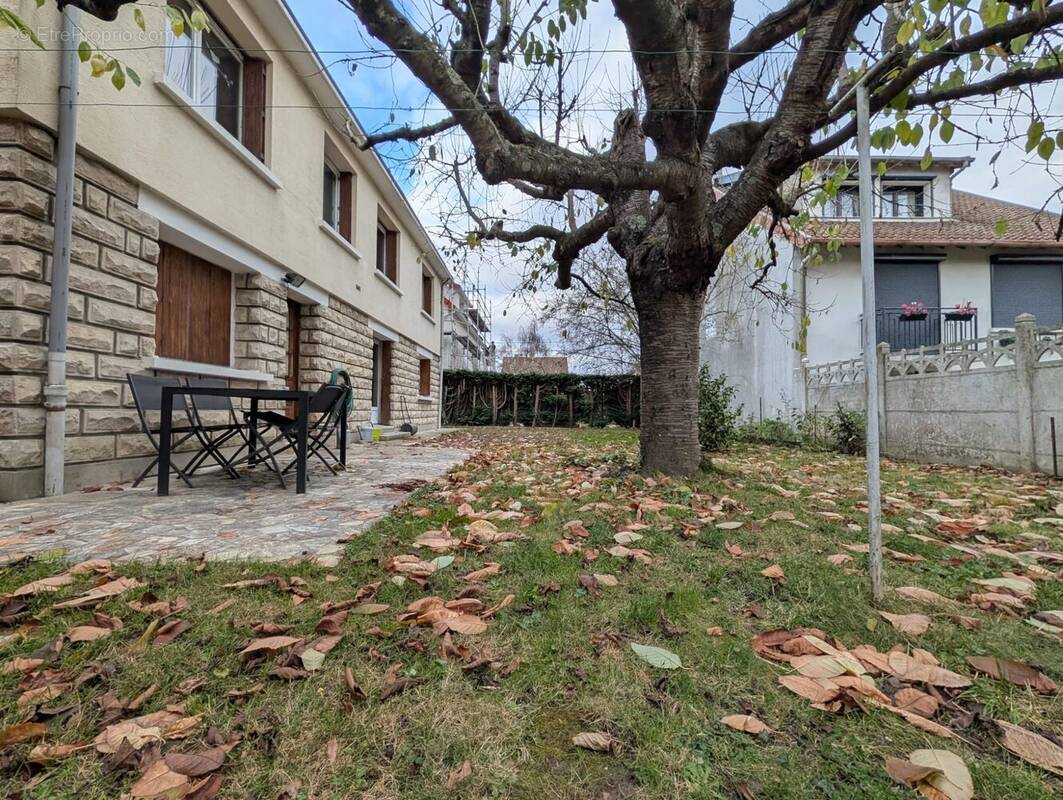 Maison à LES CLAYES-SOUS-BOIS