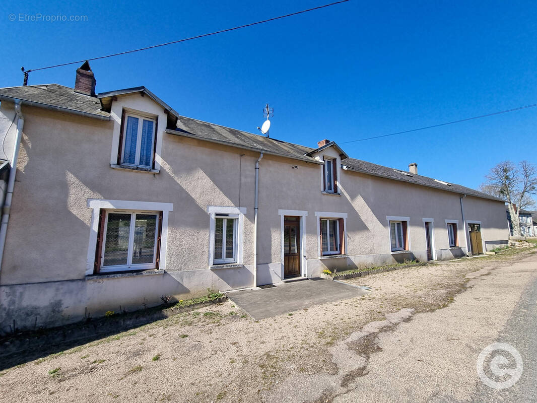 Maison à DUN-LES-PLACES
