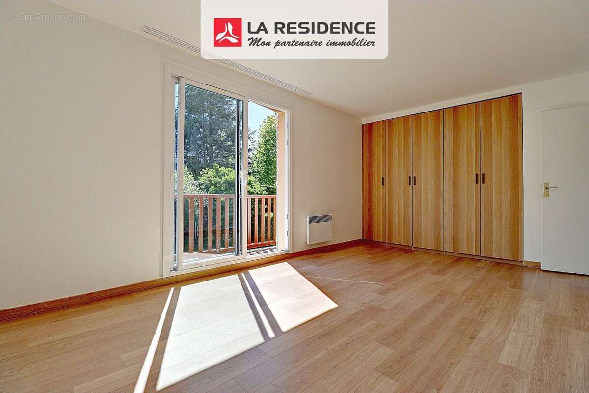 Maison 163 m² à Saint-Germain-En-Laye  - photo 7