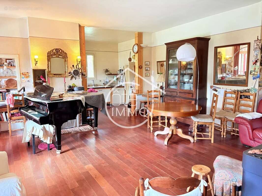 BERGERAC : Manoir atypique 17 pièces de 570m² avec dépendances - photo 5