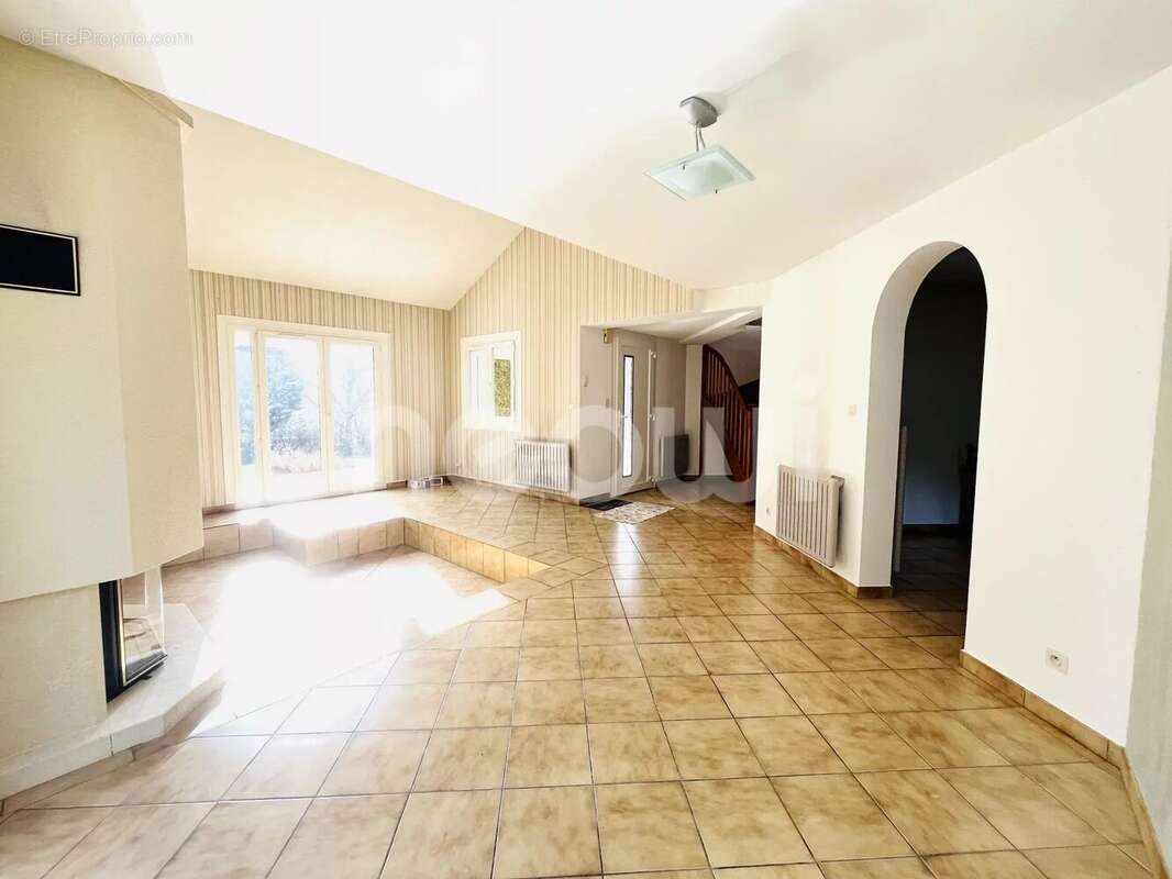 Maison à CHARBONNIERES-LES-VIEILLES