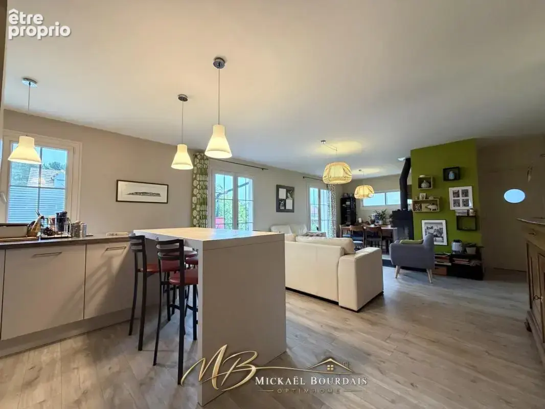 Maison familiale de 125 m² avec 5 chambres, grand sous-sol et deux terrasses – Brette-les-Pins - photo 4