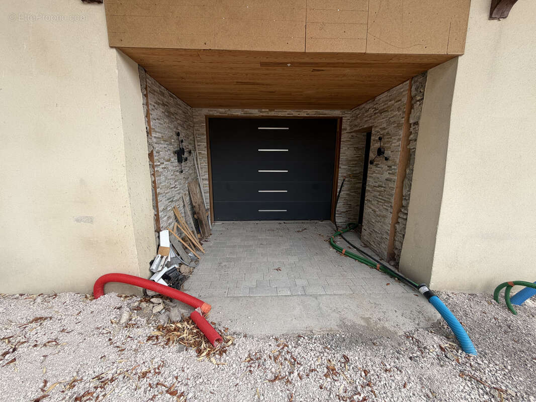 Thonon Ouest - Bâtisse de 440 m2 au fort potentiel de rénovation - photo 6