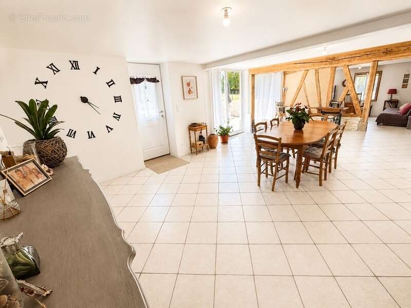 Maison normande rénovée à vendre proche Bernay – Longère de 166 m² avec 4 chambres - photo 2