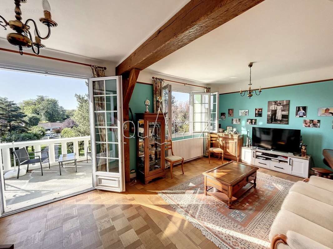 Maison à CHERISY