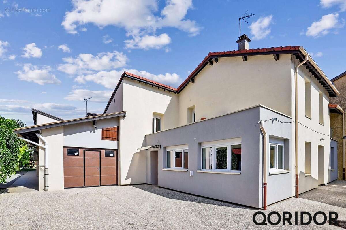 Maison à VAULX-EN-VELIN