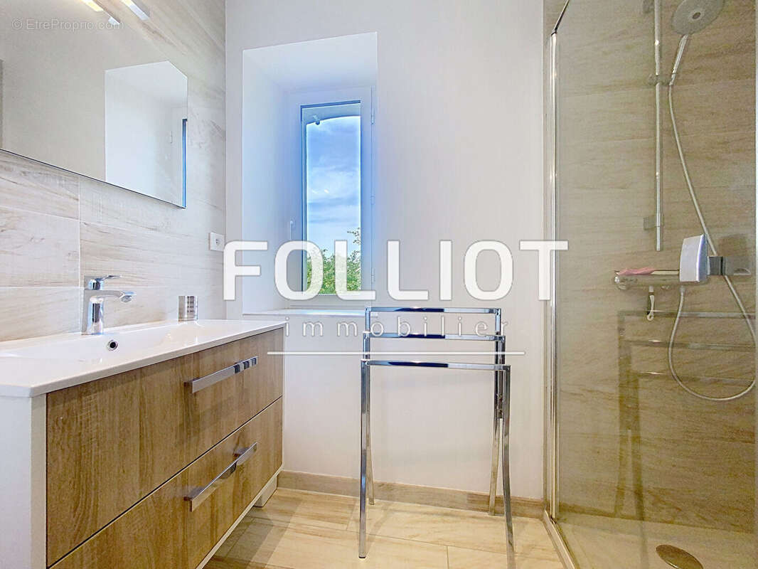 Maison à LES MOUTIERS-EN-CINGLAIS