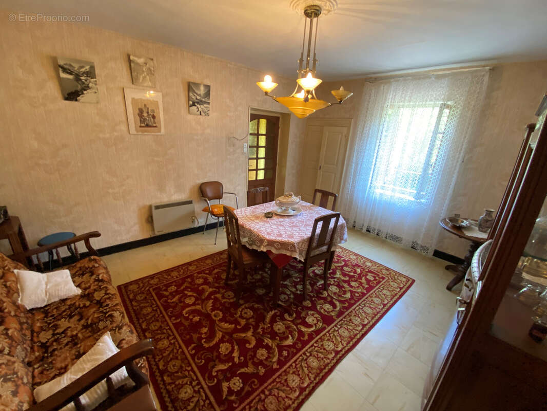 Maison à SAINT-ALBAN-DES-HURTIERES