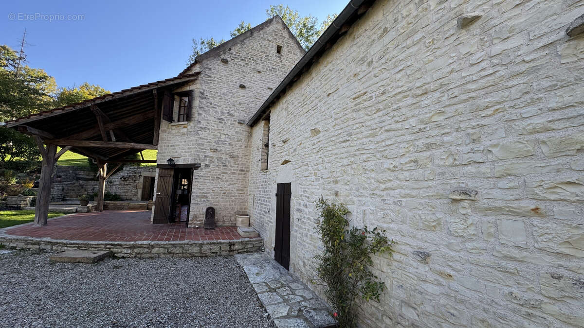 Maison à JOUX-LA-VILLE
