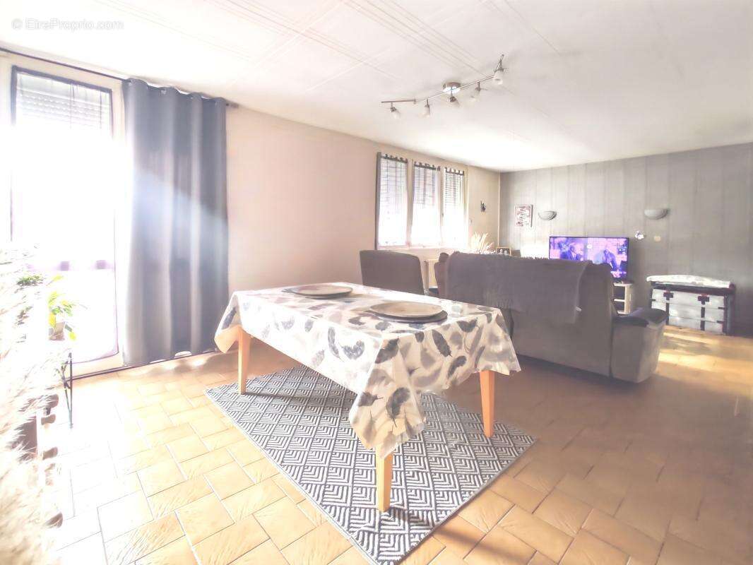 Maison à SAINT-LEON-SUR-L'ISLE