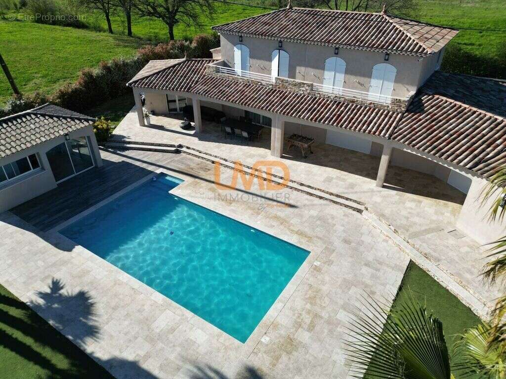 Maison à LE MUY