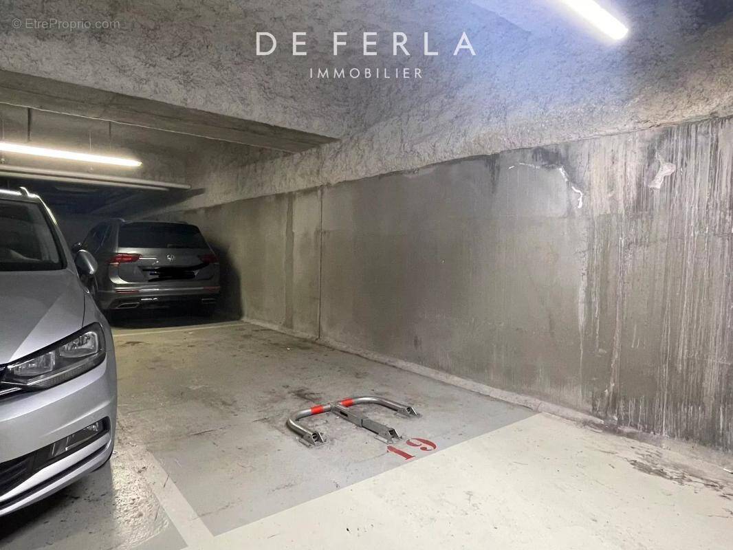 Parking à PARIS-15E