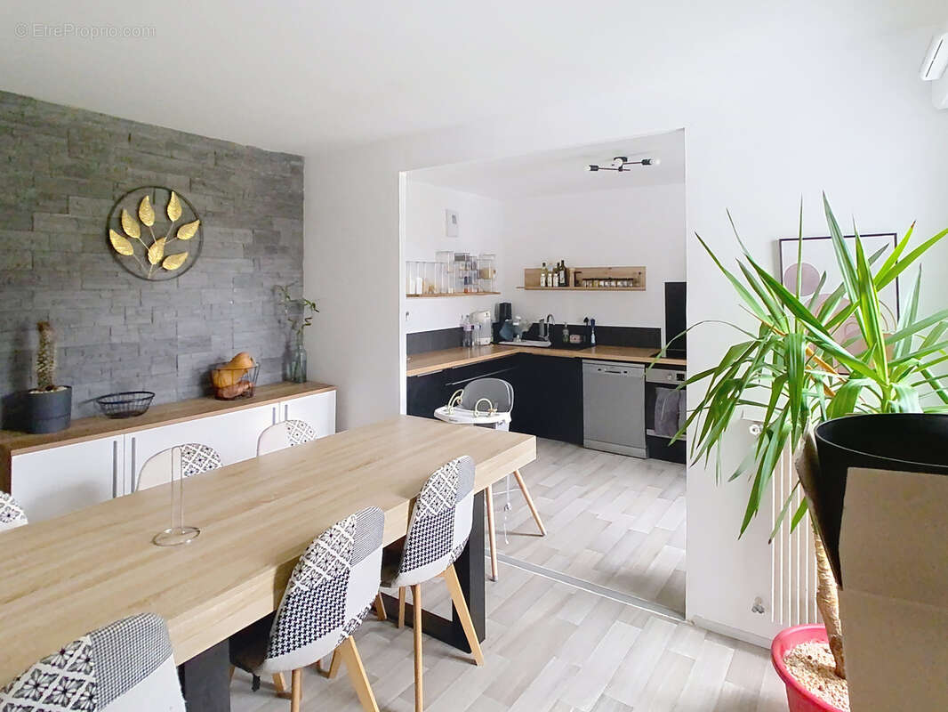 Appartement à FESCHES-LE-CHATEL