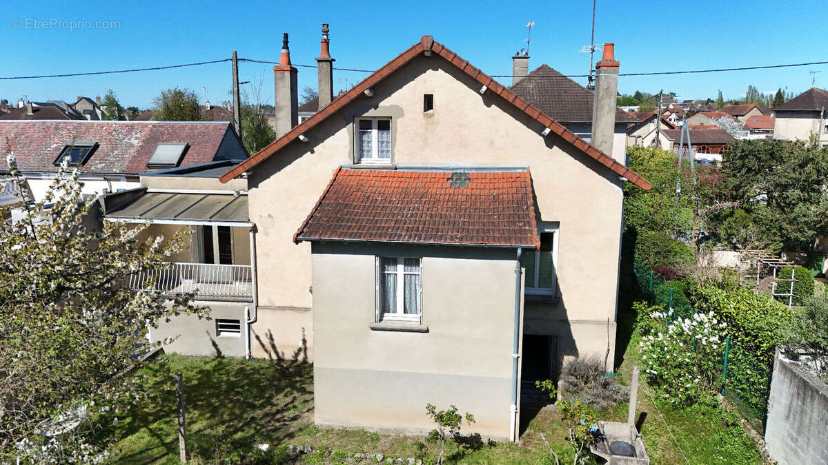 Maison à YZEURE