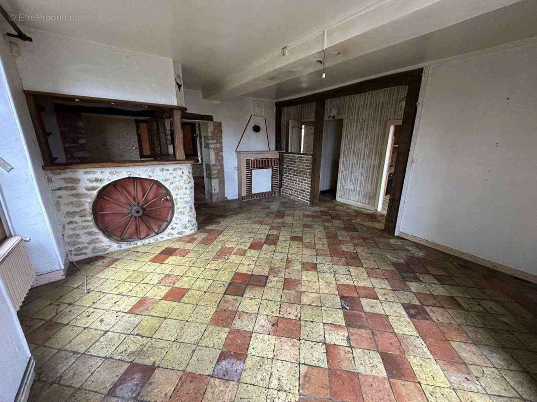 Maison à SAINT-COSME-EN-VAIRAIS