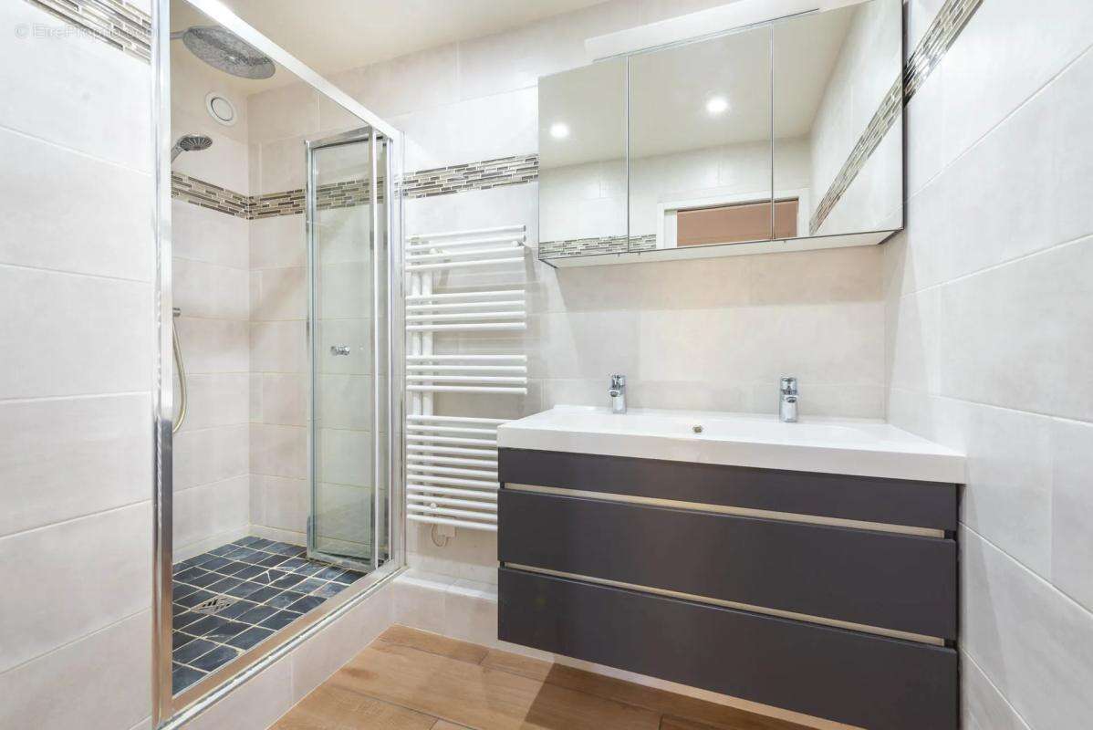 Appartement à SARTROUVILLE