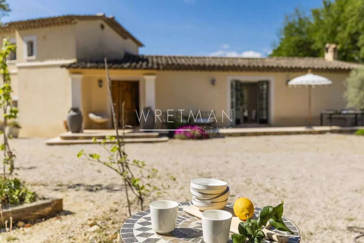 Maison à CHATEAUNEUF-GRASSE