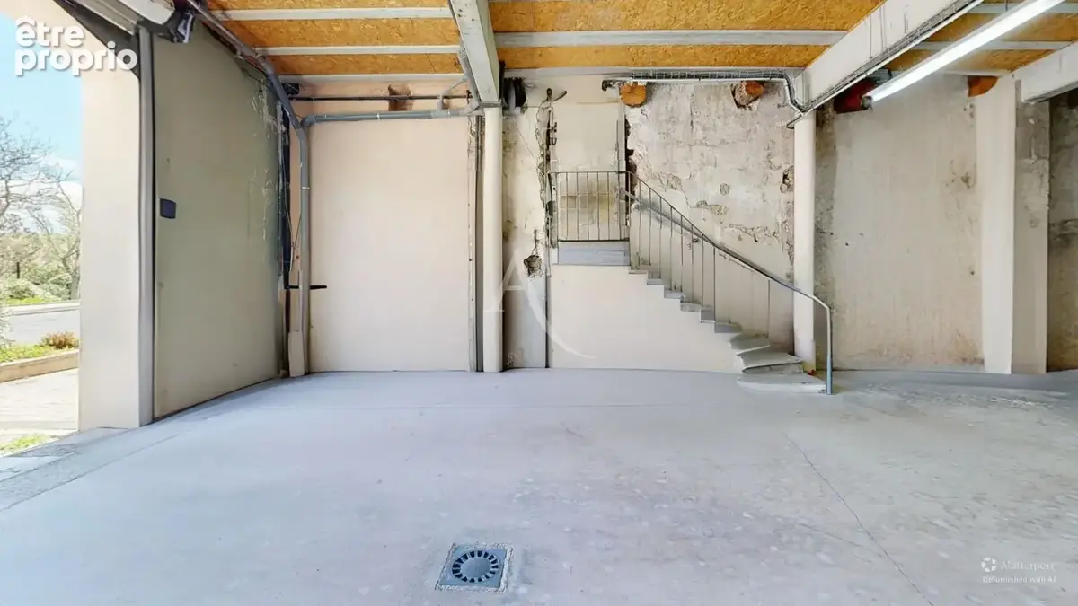 Propriété d'exception aux portes de Narbonne ! Garage de 190m² + 2 dépendances. - photo 3