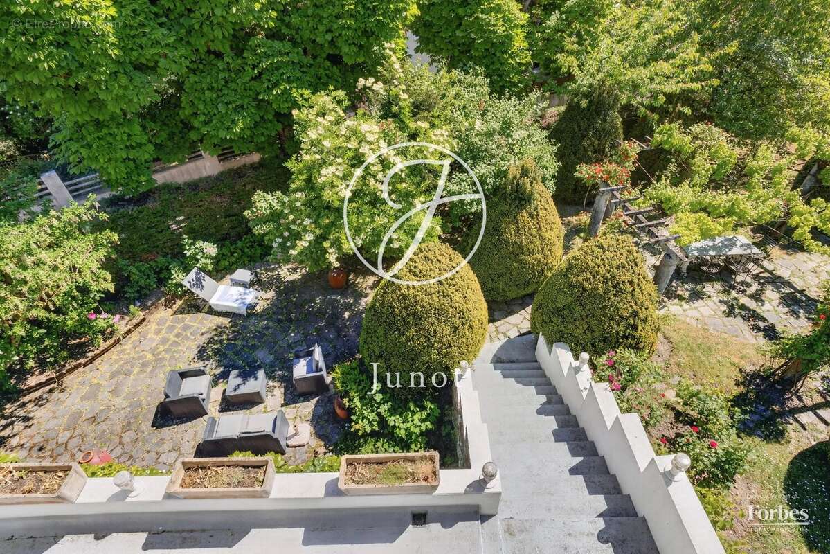 Maison à SURESNES