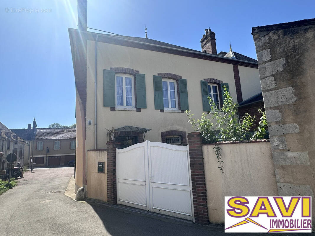 Maison à LA SELLE-SUR-LE-BIED