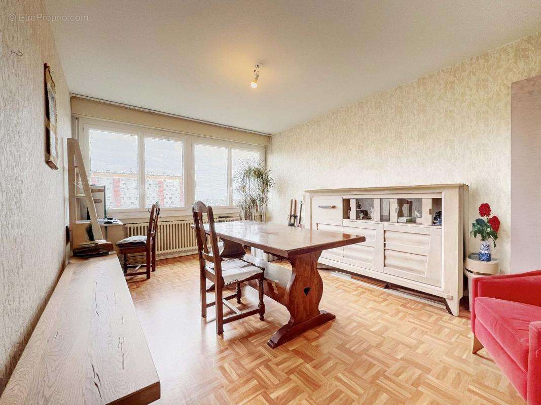 Appartement à CHENOVE