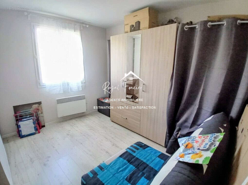 Chambre 3 - Maison à CHATELLERAULT