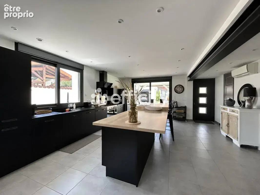 Maison 151 m² à Roanne  - photo 2