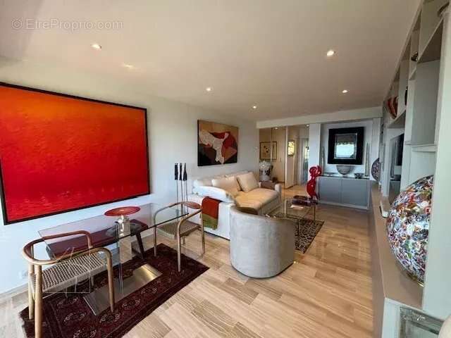 Appartement à VALLAURIS