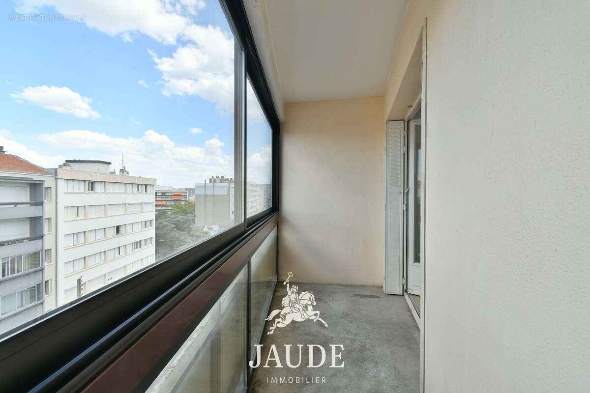F3 DERNIER ÉTAGE  lumineux de 68 m2 avec GARAGE   94 boulevard Lafayette, Clermont-Ferrand - photo 11