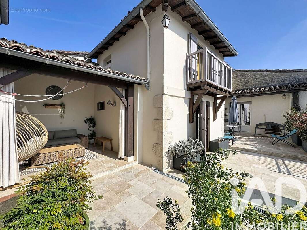 Maison 97 m² à Saint-Simeux  - photo 3
