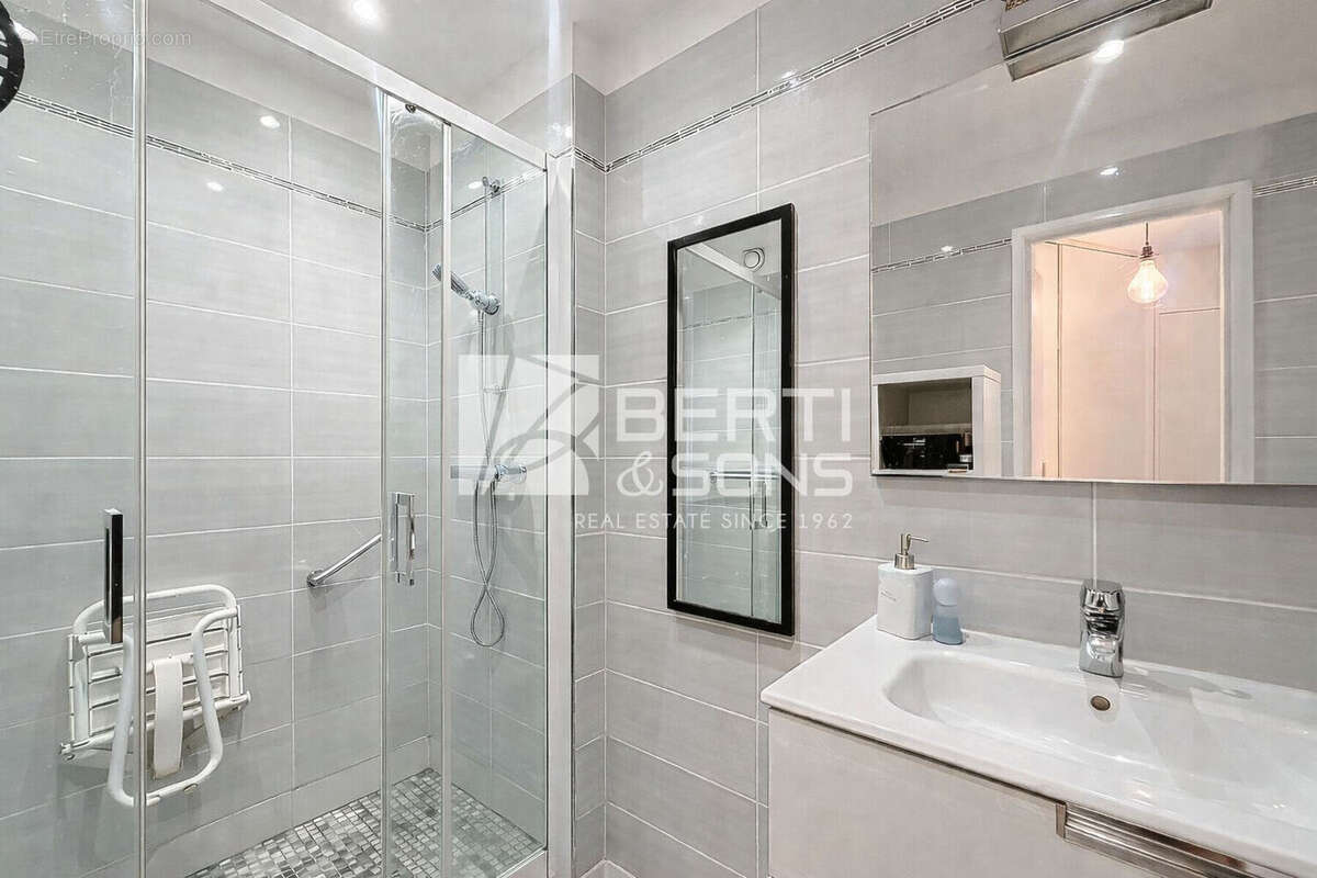 Exclusivite - la napoule - 2 pieces 46 m² avec belle terrasse, piscine, cave et garage - photo 9