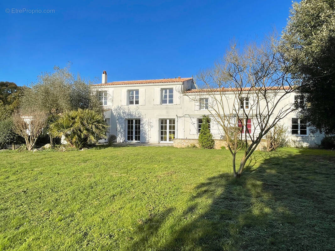 Maison à SAINT-ROMAIN-DE-BENET