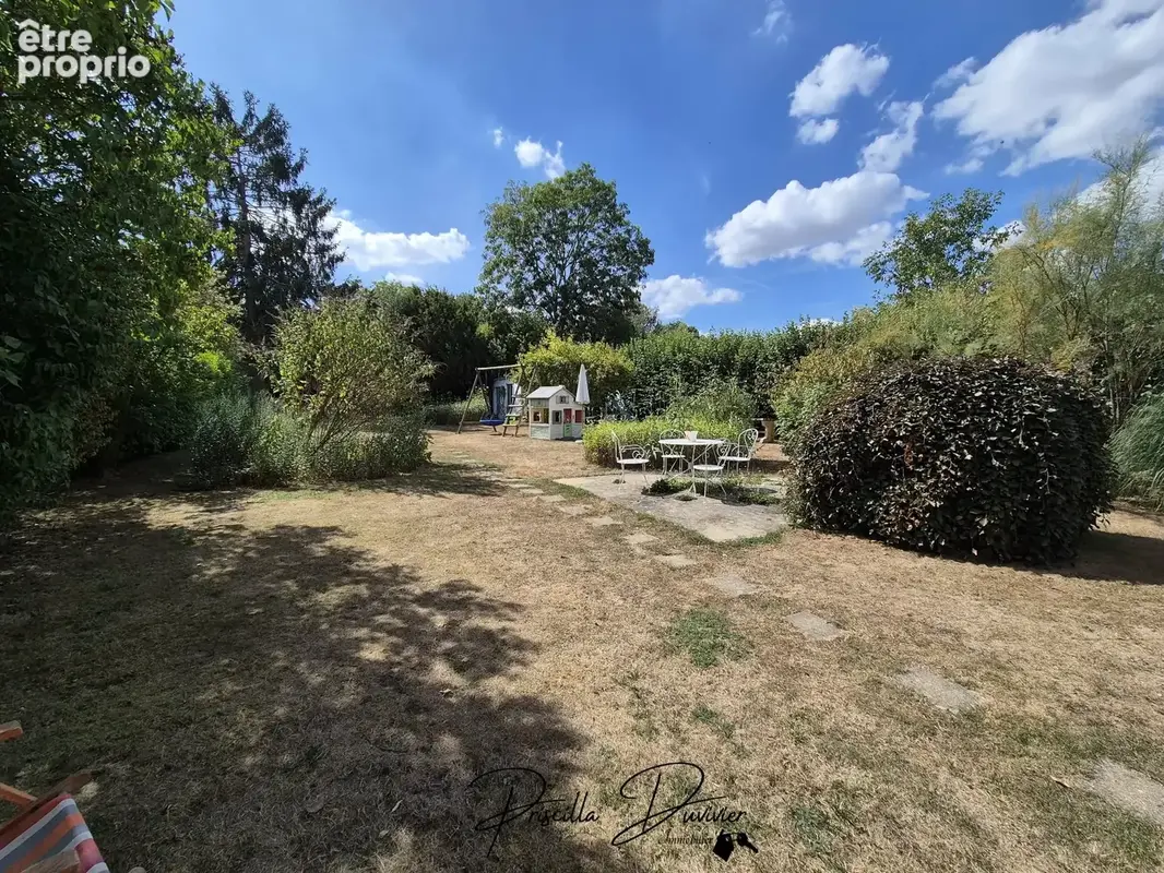 Maison de charme   4 chambres, double garage et terrain de plus de 1 600 m2 - photo 3
