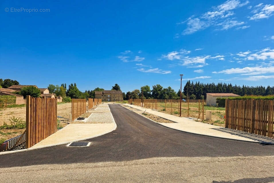 Terrain a batir de 305 m² viabilise et libre constructeur - photo 8