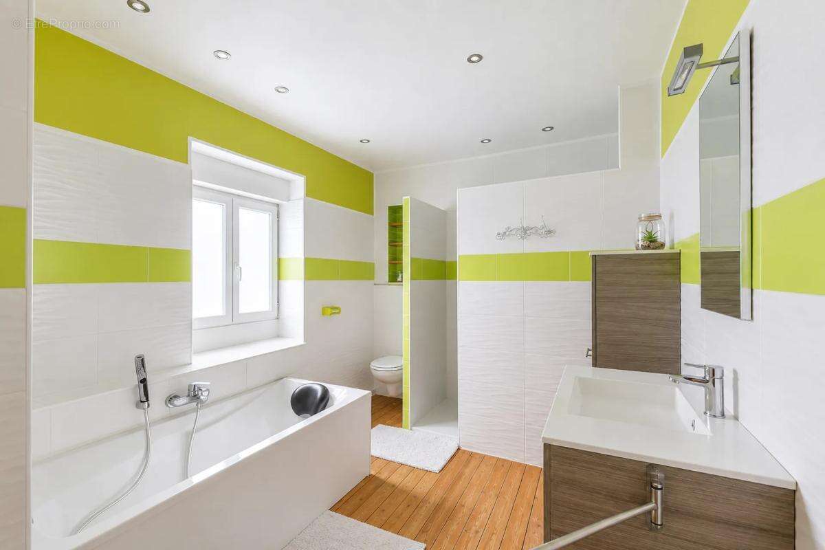 Maison familiale de 7 pièces située à Feyzin - photo 11